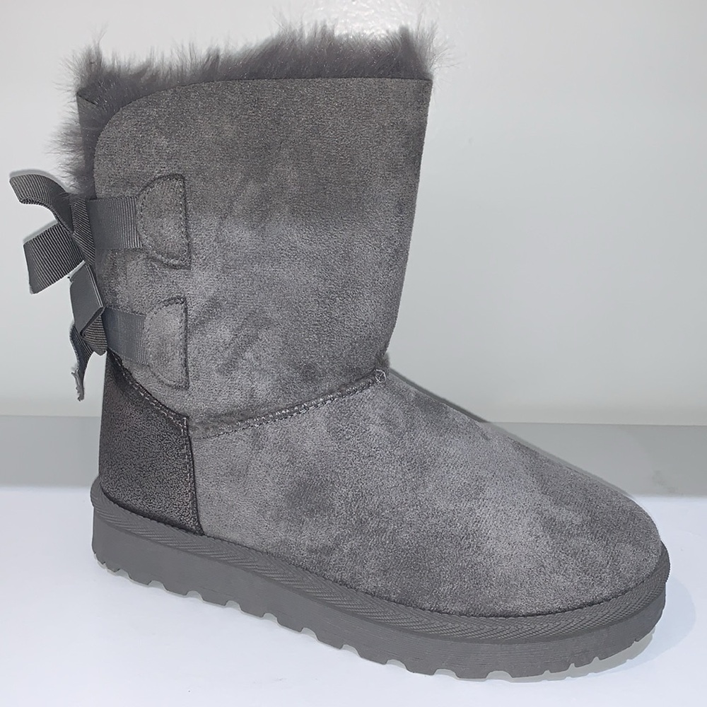 GREY BOOTS WITH BOW